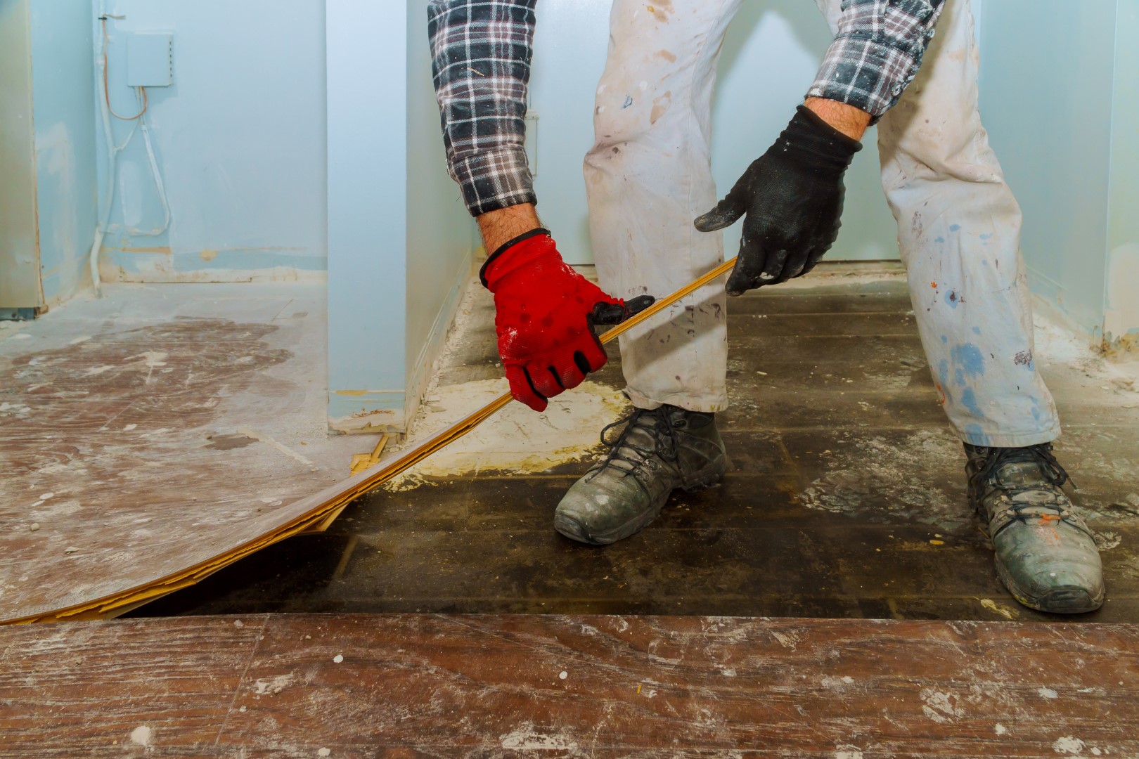handyman during work of removing oldlaminated parq 2026 01 09 08 09 35 utc Large